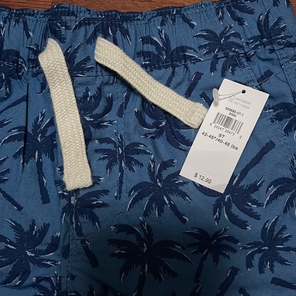 Shorts - Picture 2 of 3